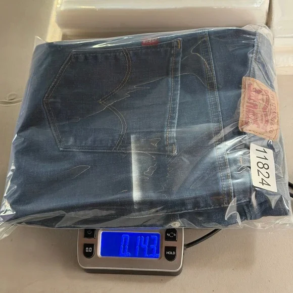 Levi Strauss & Co Womens Classic Bermuda Shorts Blue Denim Size 30 Medium Wash - Picture 15 of 15